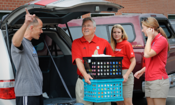 Chancellor Woodson helps students move in during move in weekend. Photo by Marc Hall