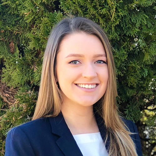 Headshot of Jessica Bast in a white shirt and navy blazer.