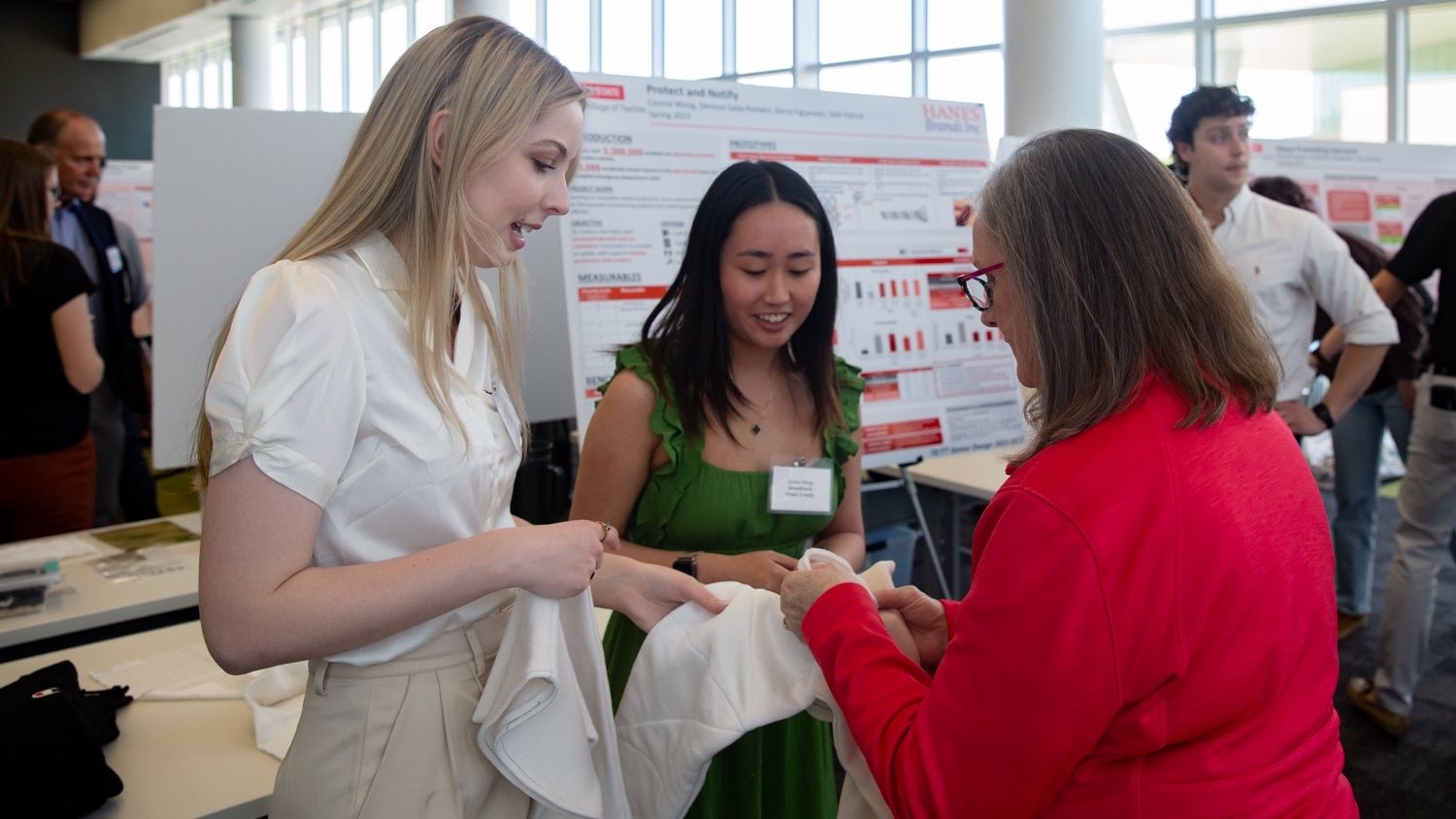 Students at research symposium have textile be examined